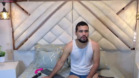 Snapshot of luxurycoupl chatting on January 29, 2025, 12:24 pm Lesly And Arnold online show from January 29, 2025, 12:24 pm