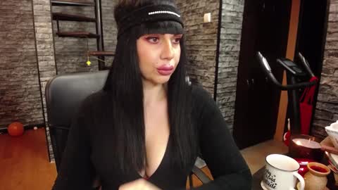 Snapshot of luxurymistress chatting on December 5, 2024, 7:17 pm Spoiled dominant mindfucker mistress MakeupartistNail ArtistFitness and Yoga lover online show from December 5, 2024, 7:17 pm