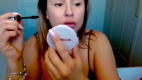 Snapshot of luxxx_diana chatting on November 6, 2025, 7:09 am Diana online show from November 6, 2025, 7:09 am