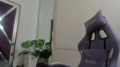 luzenaasm online show from November 3, 2025, 4:14 am