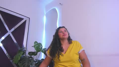 luzenaasm online show from November 9, 2025, 4:22 am