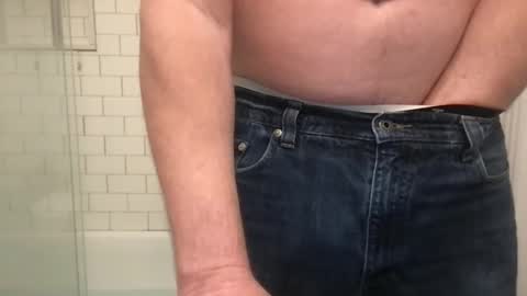 lvguynextdoor440656 online show from November 4, 2025, 11:37 pm