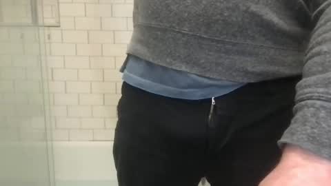 lvguynextdoor440656 online show from March 12, 2026, 10:16 pm