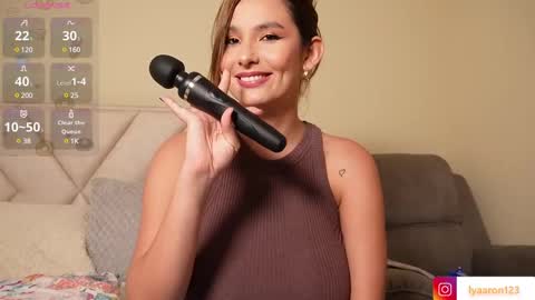 lya_aron_couple online show from February 18, 2025, 11:41 pm