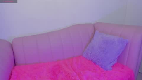 Snapshot of lya_dubois_ chatting on February 7, 2026, 10:24 pm LYA DUBOIS online show from February 7, 2026, 10:24 pm