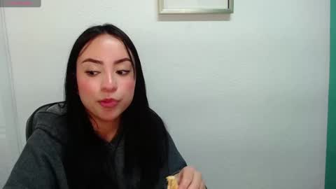 Snapshot of lya_levine chatting on February 25, 2025, 6:31 pm Lya online show from February 25, 2025, 6:31 pm