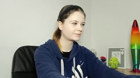 Lydia online show from November 7, 2025, 7:03 pm