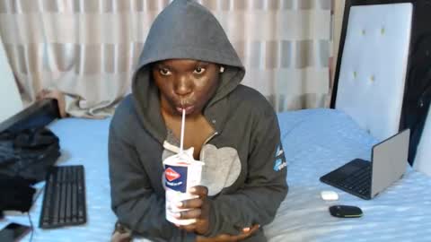 lyiajee online show from September 12, 2025, 9:42 am