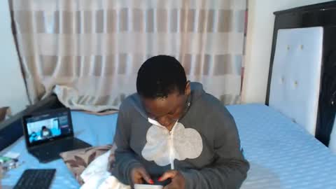 lyiajee online show from October 13, 2025, 7:41 am