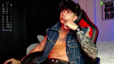 Snapshot of lylebennett_ chatting on December 1, 2025, 10:53 am Lyle Bennett Freelance Model online show from December 1, 2025, 10:53 am