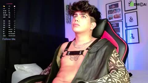 Snapshot of lylebennett_ chatting on December 4, 2025, 12:03 pm Lyle Bennett Freelance Model online show from December 4, 2025, 12:03 pm