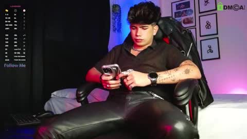 Snapshot of lylebennett_ chatting on January 10, 2026, 11:45 am Lyle Bennett Freelance Model online show from January 10, 2026, 11:45 am