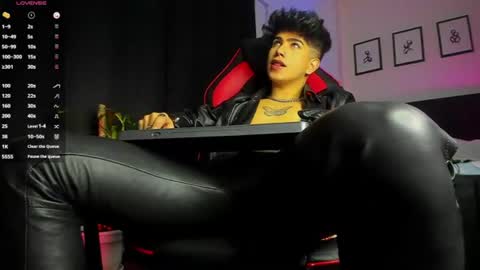 Lyle Bennett Freelance Model online show from July 17, 2026, 3:39 pm