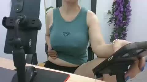 Snapshot of lyli_99 chatting on September 11, 2025, 10:59 am lyli_99 online show from September 11, 2025, 10:59 am