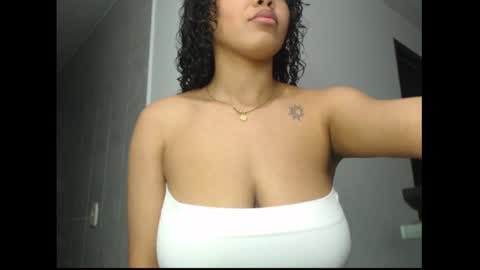 lylii_evans online show from January 15, 2025, 3:33 am