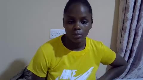 lyn_anna online show from October 17, 2025, 8:22 pm