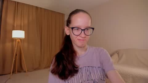 Sara online show from October 12, 2025, 4:06 pm