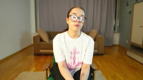 Snapshot of lynettedendy chatting on November 5, 2025, 1:22 pm Hello there Im Eva3 Im new model here online show from November 5, 2025, 1:22 pm