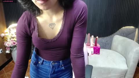 lynn_turner_ online show from April 12, 2026, 12:32 pm