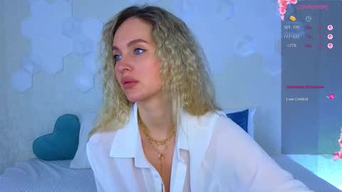 Lana online show from November 20, 2025, 2:56 am