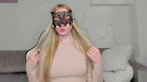 lynnadream_ online show from May 23, 2026, 1:55 am