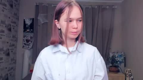 Cozy Lynns room online show from November 20, 2025, 5:29 am