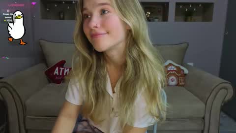 Lynn online show from December 14, 2025, 6:45 pm