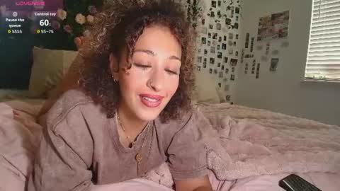 Snapshot of lyracovee chatting on July 12, 2026, 12:34 am Lyra online show from July 12, 2026, 12:34 am