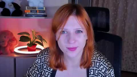 lyssan_xo online show from November 28, 2025, 4:31 pm