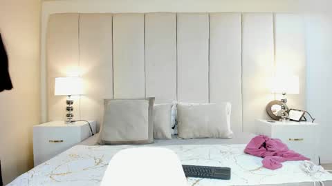 Lizzy smith  online show from February 25, 2025, 1:06 pm