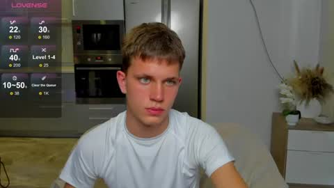 m0neyken_ online show from August 6, 2026, 3:19 am