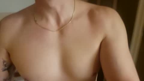 Snapshot of m1guele chatting on December 19, 2024, 7:51 pm Fucklover online show from December 19, 2024, 7:51 pm