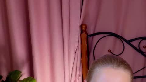 Snapshot of m1styka chatting on October 16, 2025, 4:57 am Misty online show from October 16, 2025, 4:57 am