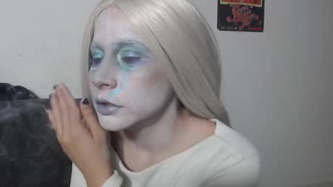 Snapshot of m4ng4b1tch chatting on September 14, 2025, 11:09 am m4ng4b1tch online show from September 14, 2025, 11:09 am