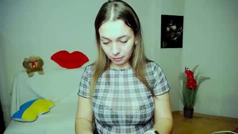 Snapshot of m_vikki chatting on November 9, 2025, 8:01 am Vikki online show from November 9, 2025, 8:01 am