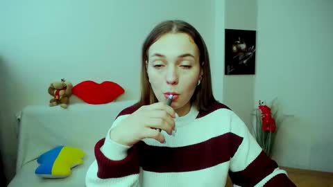 Snapshot of m_vikki chatting on November 14, 2025, 11:42 am Vikki online show from November 14, 2025, 11:42 am