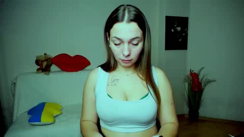 Snapshot of m_vikki chatting on November 22, 2025, 1:32 pm Vikki online show from November 22, 2025, 1:32 pm