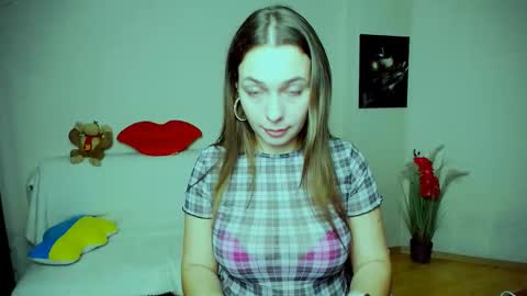 Snapshot of m_vikki chatting on November 30, 2025, 4:22 pm Vikki online show from November 30, 2025, 4:22 pm