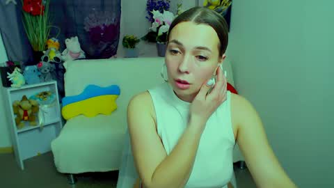 Vikki online show from April 19, 2026, 6:10 pm