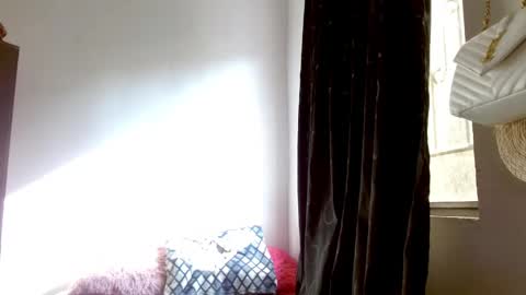 maaddy_thompson online show from April 24, 2026, 8:55 pm