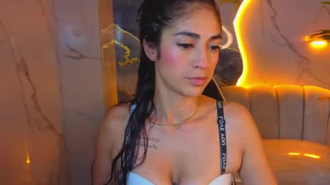 Mabell online show from May 16, 2026, 2:52 am
