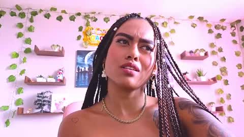 Snapshot of macey_hairy chatting on December 6, 2024, 4:28 pm Macey Elliot Modelo Independiente online show from December 6, 2024, 4:28 pm