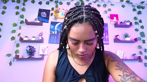 Snapshot of macey_hairy chatting on December 12, 2024, 6:53 pm Macey Elliot Modelo Independiente online show from December 12, 2024, 6:53 pm