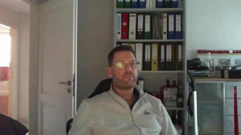 Snapshot of macfly67 chatting on December 27, 2024, 2:22 pm macfly67 online show from December 27, 2024, 2:22 pm