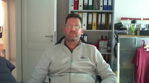 Snapshot of macfly67 chatting on January 6, 2025, 12:46 pm macfly67 online show from January 6, 2025, 12:46 pm