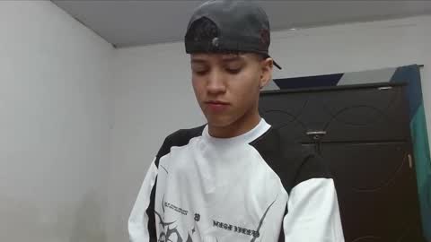 MACHO DOMINANTE online show from October 24, 2025, 11:23 pm