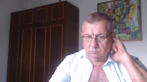 Macho online show from September 9, 2025, 3:22 pm