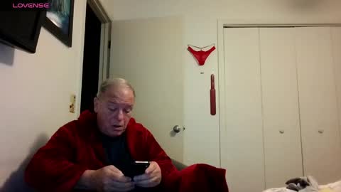 mackdocc001 online show from April 10, 2026, 11:15 am