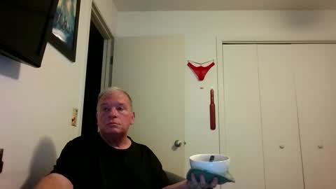 mackdocc001 online show from April 15, 2026, 6:48 pm