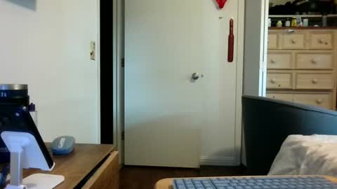 mackdocc001 online show from June 17, 2026, 5:14 pm